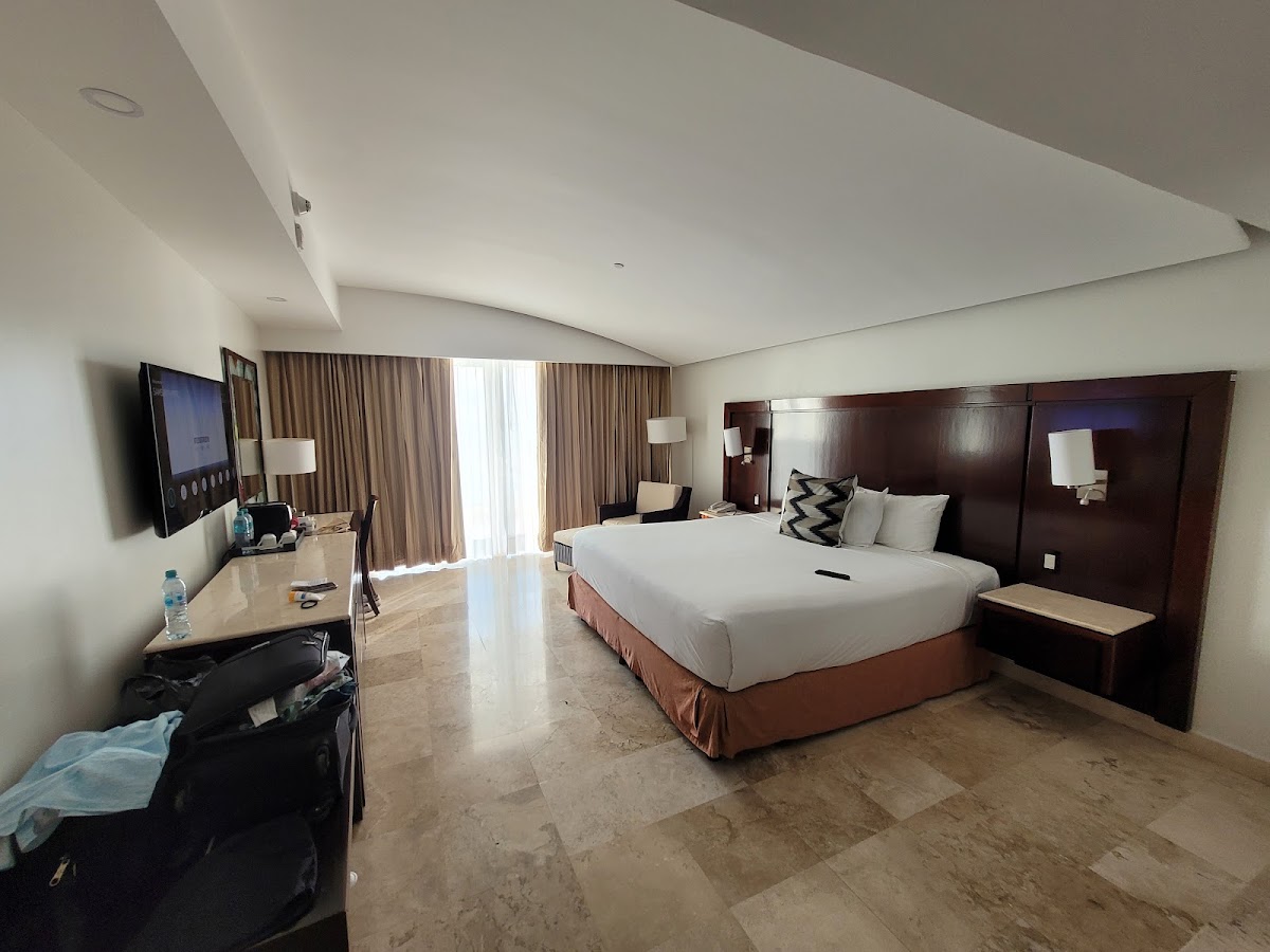 Azul Ixtapa Grand Beach Resort Spa & Convention Center - Photo 2