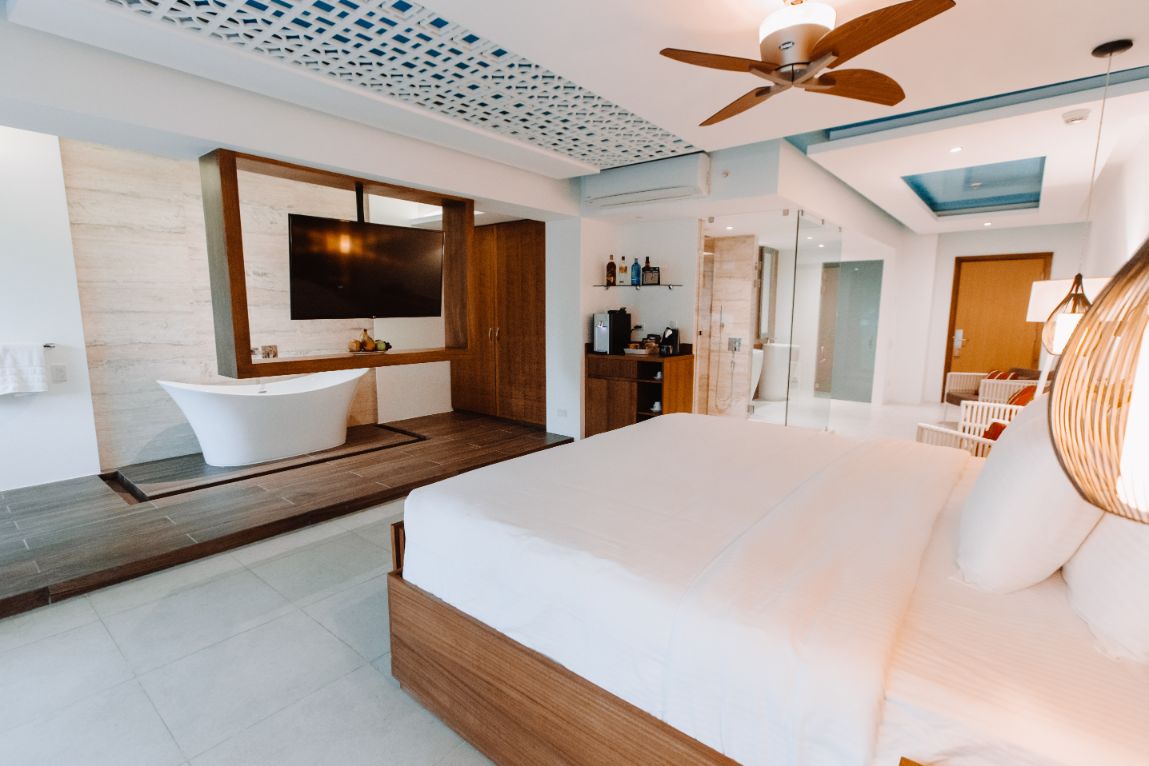 Azura Hotel - Photo 2