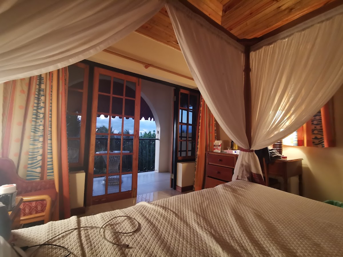 Charela Inn - Photo 2