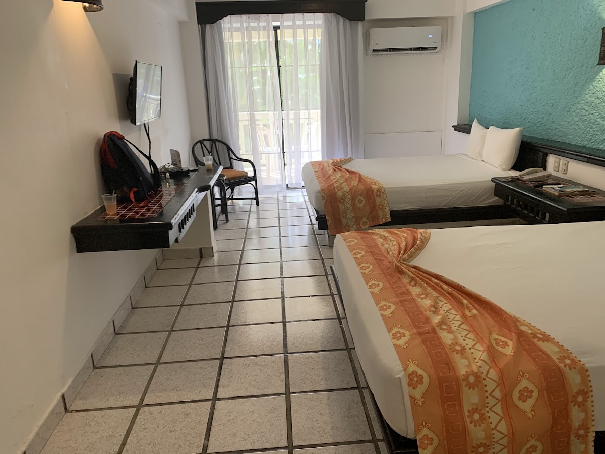 Coral Costa Caribe Hotel - Photo 2