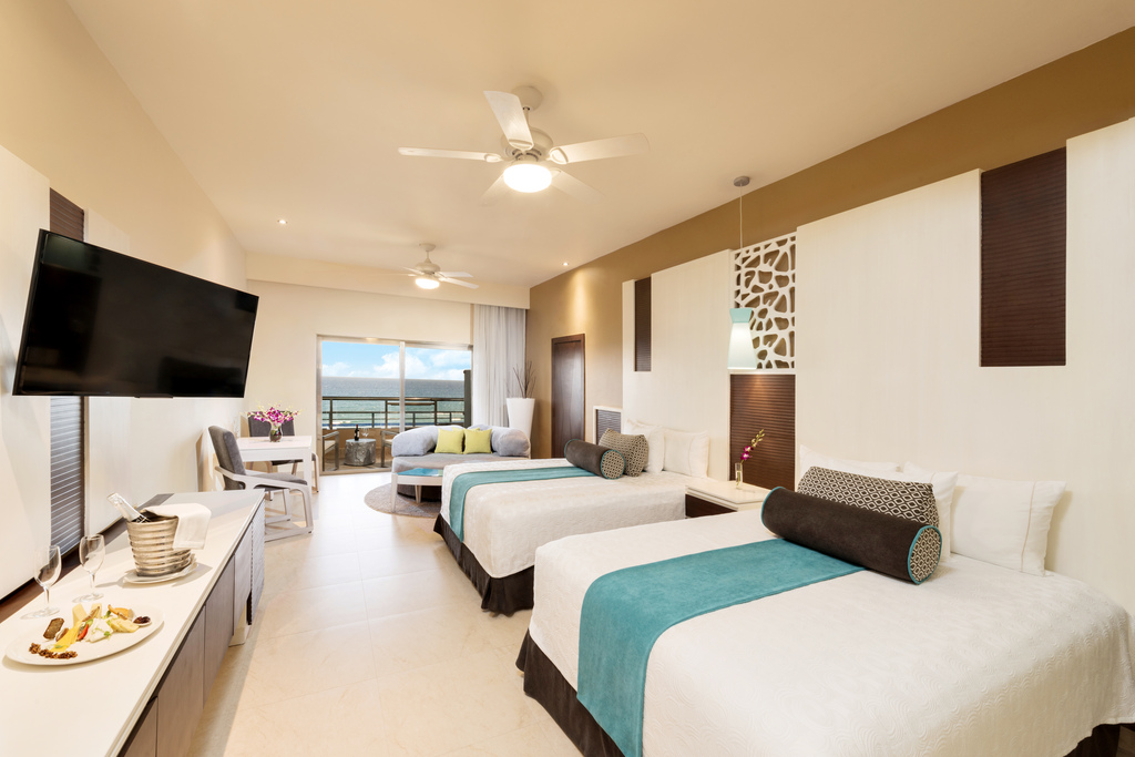 El Dorado Seaside Suites - Photo 2