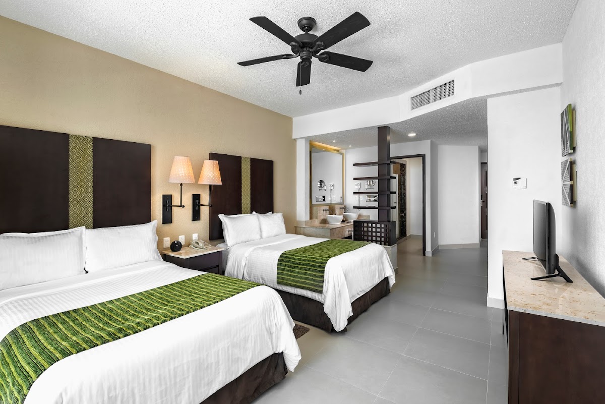 Hotel Marina El Cid Spa & Beach Resort - Photo 2