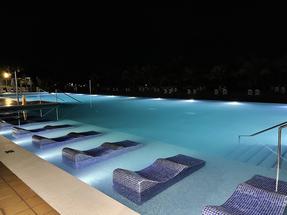 Hotel Riu Playa Blanca - Photo 3