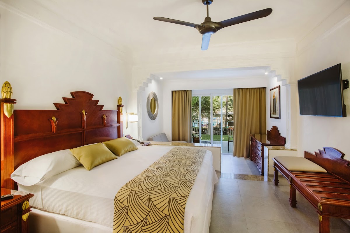 Hotel Riu Vallarta - Photo 2