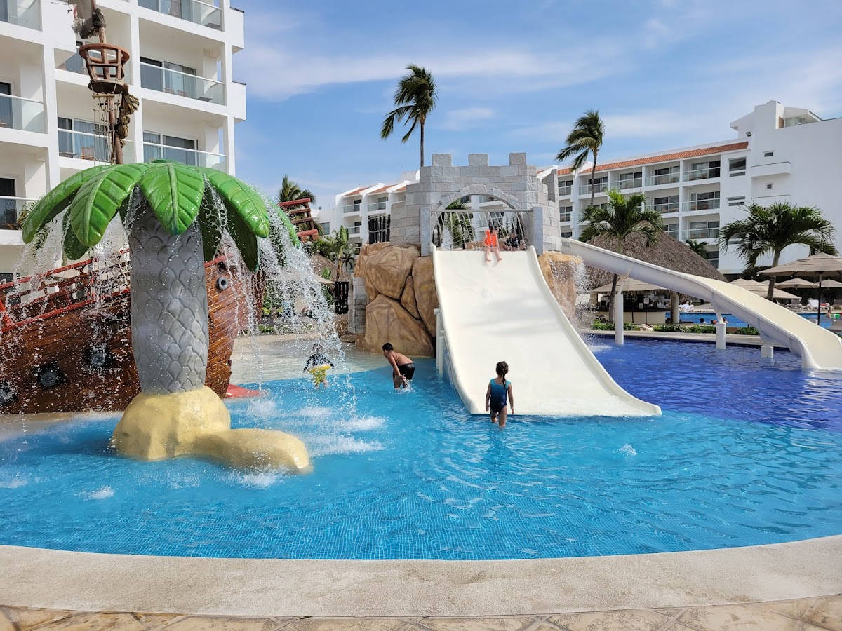 Marival Emotions Resort & Suites - Photo 3