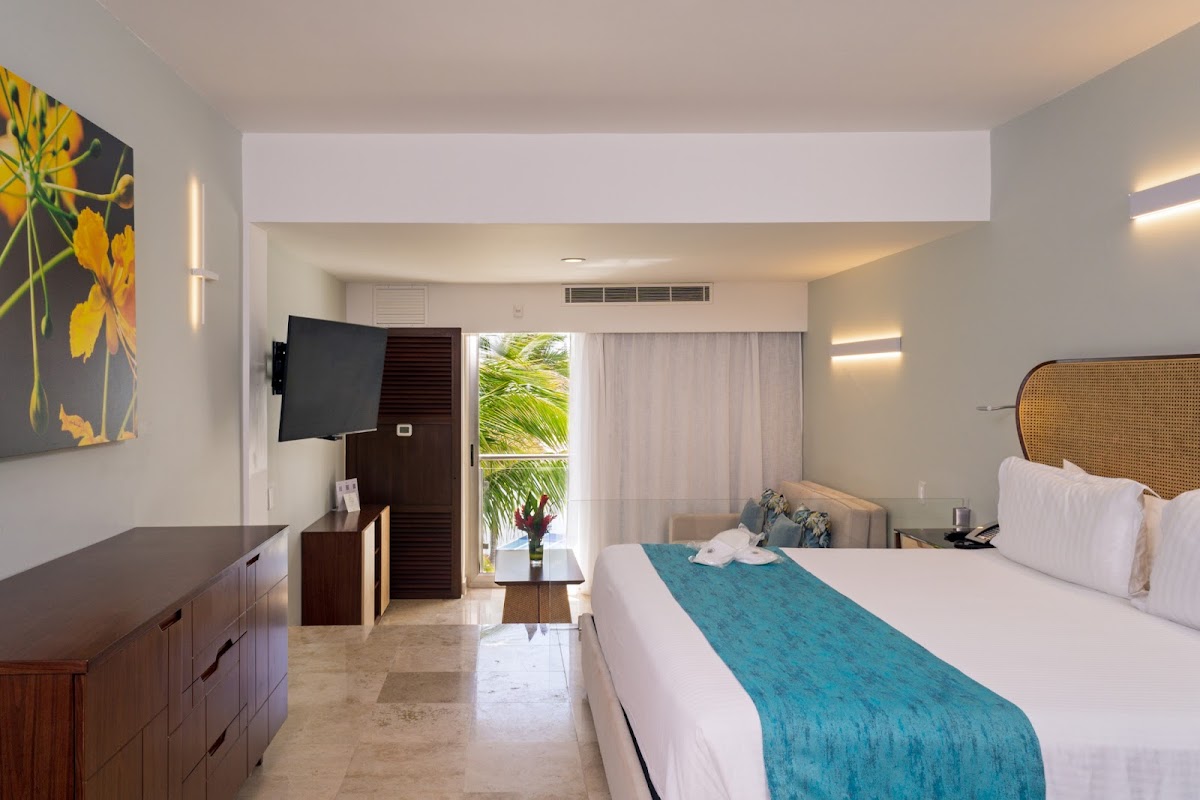 Sunset Royal Beach Resort - Photo 2