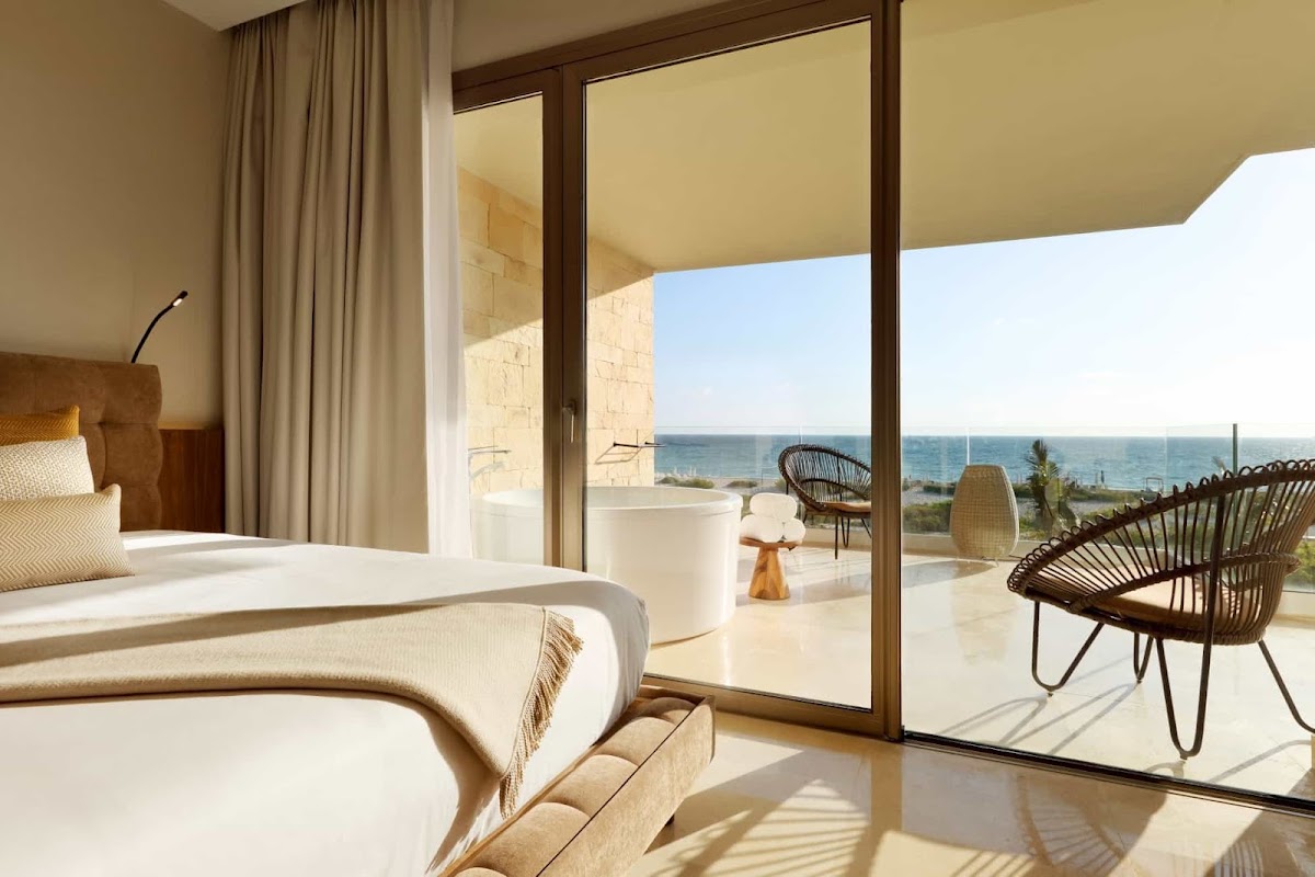 TRS Coral Hotel - Photo 2